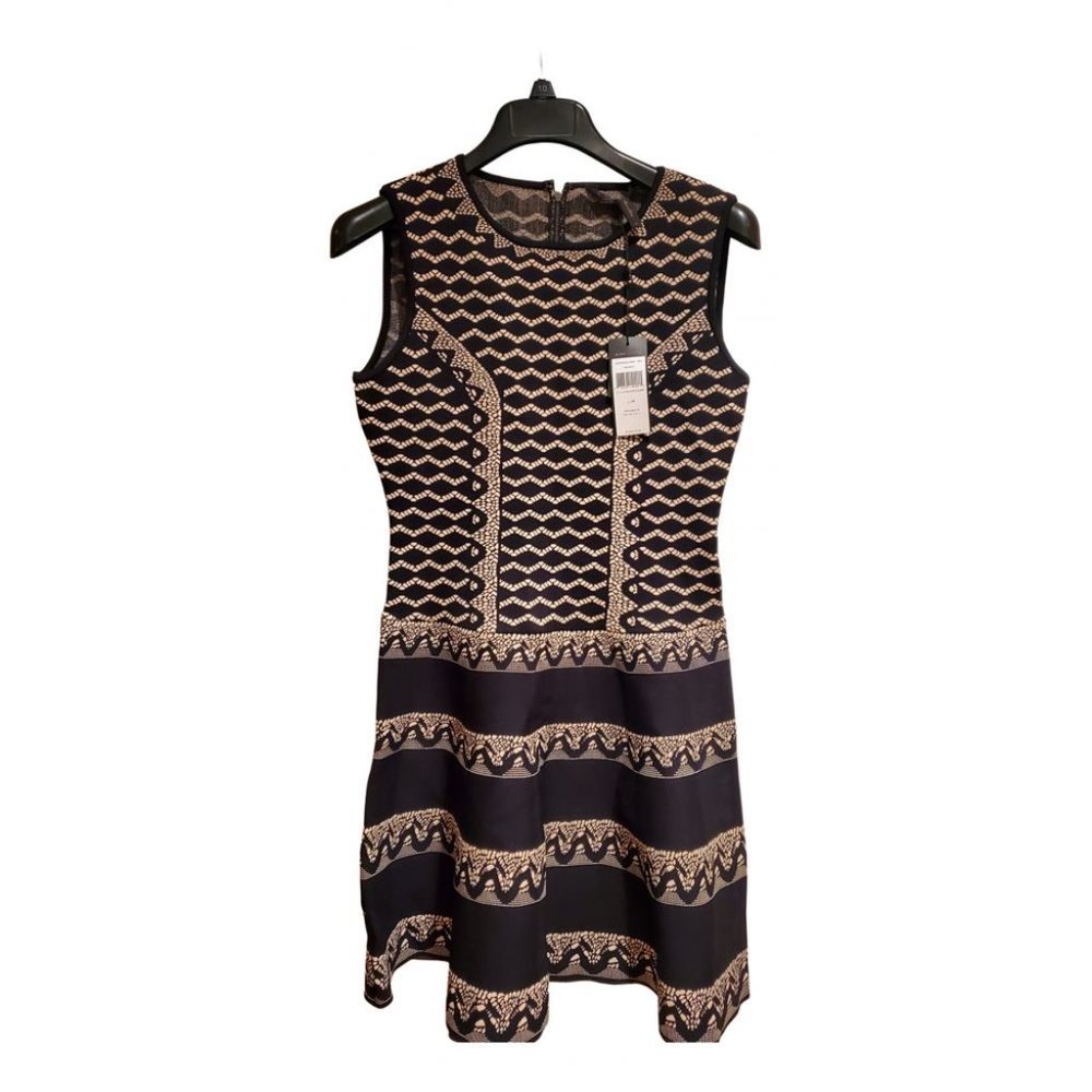 A bcbgmaxazria  jacquard-knit pattern bodycon dress.  SIZE MEDUIM